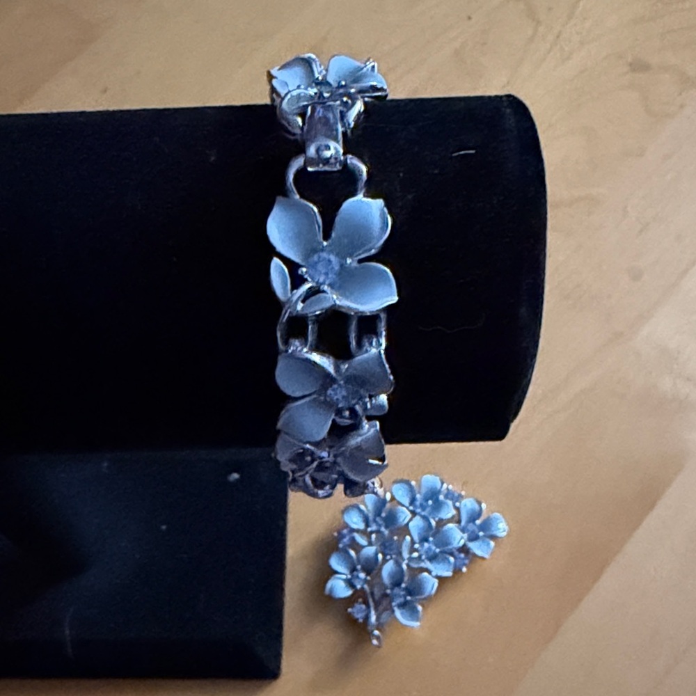 Vintage Lisner Floral Bracelet and Brooch Set